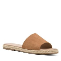 Klapki Lasocki. Brązowe klapki damskie Lasocki, bez wzorów, bez obcasa. Za 83.99 zł.