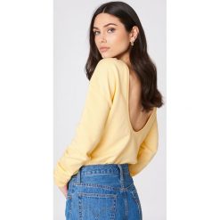 NA-KD Basic Sweter z głębokim dekoltem z tyłu - Yellow. Swetry damskie marki NA-KD Basic. Za 52.95 zł.