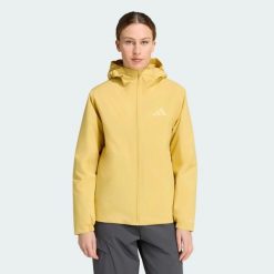 Kurtka z kapturem Terrex Multi Essentials CLIMAPROOF Insulated. Zielone kurtki damskie Adidas, na zimę, l, bez wzorów, z materiału, z kapturem. Za 699.00 zł.