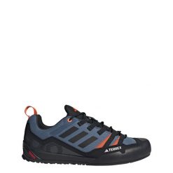 Buty Terrex Swift Solo 2.0 Hiking. Brązowe buty sportowe męskie Adidas, z materiału, bez zapięcia. Za 399.99 zł.