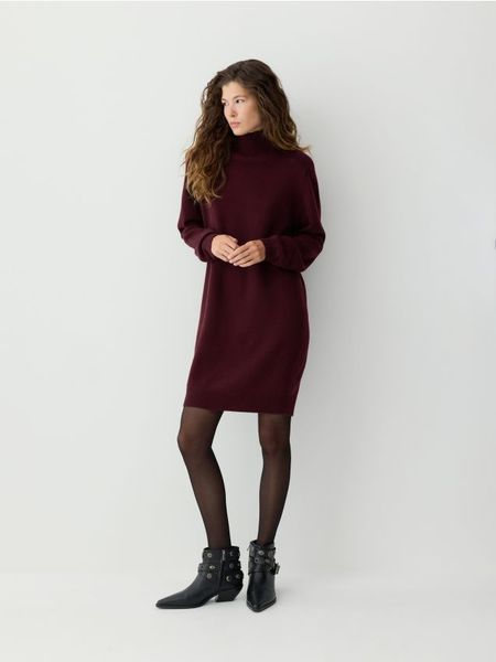 Sukienka z wełny merino - mahoniowy. Brązowe sukienki damskie Reserved, l, bez wzorów, z wełny, bez kołnierzyka, bez ramiączek. Za 399.99 zł.