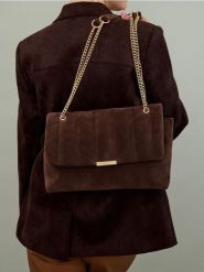 Pikowana torebka hobo - brązowy. Brązowe torebki do ręki damskie Sinsay, bez wzorów, pikowane, bez dodatków. Za 59.99 zł.