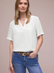 Street One Bluzka Kobiety wiskoza (100%) biały, 42. Białe bluzki damskie Street One, bez wzorów, z wiskozy, street, bez kołnierzyka, bez ramiączek. Za 119.95 zł.