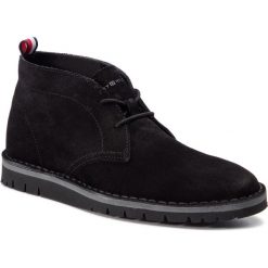 Trzewiki TOMMY HILFIGER - Suede Desert Boot FM0FM02198 Black 990. Kozaki męskie marki Tommy Hilfiger. Za 579.00 zł.