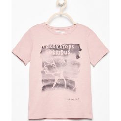 T-shirt z nadrukiem - Różowy. Czerwone t-shirty dla chłopców Reserved, z nadrukiem. Za 29.99 zł.