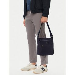 Saszetka Beverly Hills Polo Club. Niebieskie saszetki męskie Beverly Hills Polo Club, młodzieżowe, małe. Za 149.99 zł.