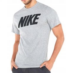 T-Shirt Męski Nike M NSW Tee Nike Block1 FS. Szare t-shirty męskie Nike, m, bez wzorów, z bawełny, klasyczne, bez kołnierzyka. Za 118.80 zł.