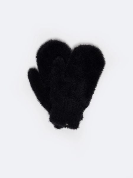 Rękawiczki dziewczęce jednopalczaste czarne Cattia 906. Czarne rękawiczki dziecięce Big Star, bez wzorów. W wyprzedaży za 39.99 zł.