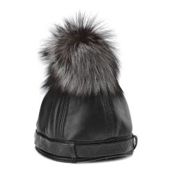 Czarna Czapka Z Pomponem Damska Luka-Pelli Z Naturalnym Futrem Z Lisa. Czarne czapki i kapelusze damskie Luka Pelli, na zimę, bez wzorów, ze skóry, eleganckie. Za 279.00 zł.