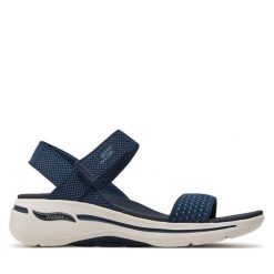 Sandały Skechers. Niebieskie klapki damskie Skechers, bez wzorów, bez obcasa, na płaskiej podeszwie, bez zapięcia. Za 229.99 zł.