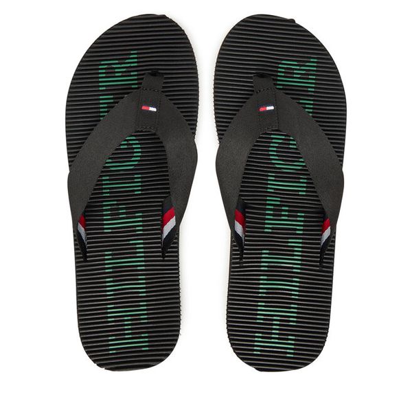 Japonki Tommy Hilfiger. Czerwone klapki damskie Tommy Hilfiger, bez wzorów, bez obcasa. Za 149.99 zł.
