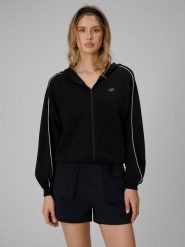 4F Bluza dresowa regular z kapturem damska - czarna L. Czarne bluzy sportowe damskie 4f, l, bez wzorów, z dresówki, z kapturem. Za 179.99 zł.