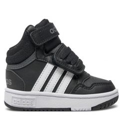 Sneakersy adidas. Czarne trampki i tenisówki chłopięce Adidas, bez wzorów, bez zapięcia. Za 139.99 zł.