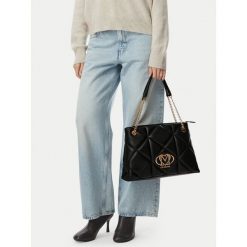 Torebka LOVE MOSCHINO. Czarne torebki do ręki damskie Love Moschino, bez wzorów, wizytowe, bez dodatków. Za 1,099.00 zł.