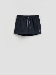 Szorty plażowe z haftem - granatowy. Niebieskie szorty męskie Reserved, l, bez wzorów, z tkaniny. Za 79.99 zł.