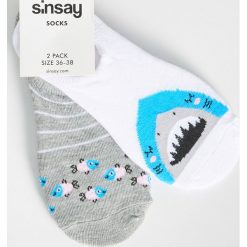 Skarpetki stopki w rekiny - Biały. Skarpety damskie Sinsay. Za 9.99 zł.