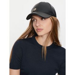 Czapka z daszkiem Guess. Czarne czapki i kapelusze damskie Guess, z aplikacjami. Za 149.99 zł.