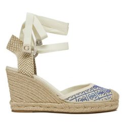Espadryle Guess. Brązowe sandały damskie Guess, z aplikacjami, bez obcasa, bez zapięcia. Za 419.99 zł.