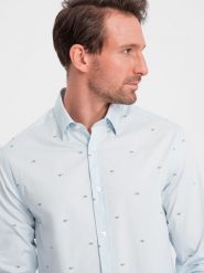 Klasyczna męska bawełniana koszula SLIM FIT w rybki - błękitna V4. Niebieskie koszule męskie Ombre Clothing, m, bez wzorów, z bawełny, klasyczne, bez kołnierzyka, bez ramiączek. W wyprzedaży za 69.99 zł.
