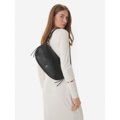 Torebka HUGO. Czarne torebki do ręki damskie Hugo, bez wzorów, klasyczne, bez dodatków. Za 418.99 zł.