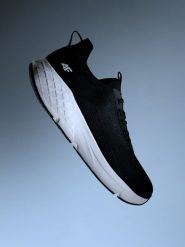 4F Niskie sneakersy sportowe VELOCORE męskie - czarne 41. Czarne buty sportowe męskie 4f, z dresówki, bez zapięcia, do biegania. Za 299.99 zł.