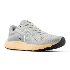 Buty do biegania New Balance W520RM8 szare. Szare obuwie sportowe damskie bez wzorów, z gumy, do biegania. Za 415.67 zł.
