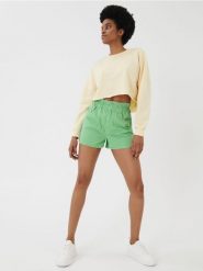 Szorty jeansowe high waist - zielony. Zielone szorty damskie Sinsay, l, bez wzorów, z bawełny, z podwyższonym stanem. Za 37.99 zł.