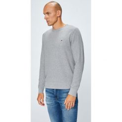 Tommy Hilfiger - Sweter. Szare swetry przez głowę męskie Tommy Hilfiger, z bawełny, z okrągłym kołnierzem. W wyprzedaży za 319.90 zł.