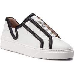 Sneakersy STUART WEITZMAN - Mirel ZO82921 Off White/Black Perf Calf. Białe półbuty damskie marki Stuart Weitzman, bez wzorów, z materiału. Za 999.00 zł.