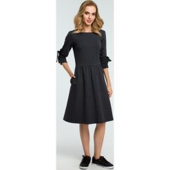 Sukienka z wiązanymi lampasami moe388. Szare sukienki dla dziewczynek MOE, eleganckie. Za 139.00 zł.