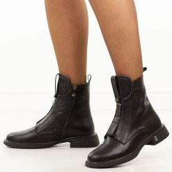 Czarne skórzane botki damskie Filippo Dbt7249/25. Czarne botki damskie Filippo, na jesień, z dzianiny, eleganckie, z okrągłym noskiem, bez obcasa, na płaskiej podeszwie, bez zapięcia. Za 319.00 zł.