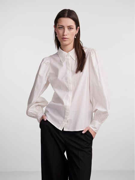 YAS Koszula 26030881 Biały Regular Fit. Białe bluzki damskie YAS, xs, bez wzorów, z bawełny, bez kołnierzyka, bez ramiączek. Za 299.99 zł.