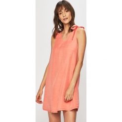 Vero Moda - Sukienka. Niebieskie sukienki damskie Vero Moda, na co dzień, l, bez wzorów, z lyocellu, casualowe, bez kołnierzyka, bez ramiączek, mini, proste. W wyprzedaży za 99.90 zł.