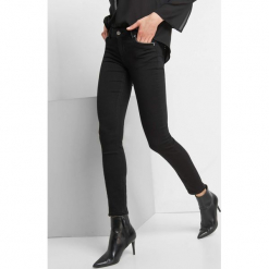 Elastyczne jeansy skinny. Czarne jeansy damskie Orsay. Za 139.99 zł.