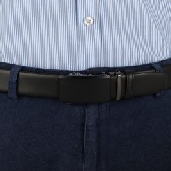 Pasek męski skórzany 3,5 cm klamra automatyczna Beltimore czarny 02-593 : Kolory - czarny, Rozmiar pasków - r.110-125 cm. Czarne paski damskie bez wzorów, ze skóry, wizytowe. Za 64.99 zł.