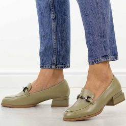 Oliwkowe półbuty damskie, mokasyny M.Daszyński Sa267-7. Zielone mokasyny damskie M.Daszyński, ze skóry, biznesowe. Za 199.00 zł.