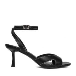 Sandały JENNY. Czarne sandały damskie Jenny, bez wzorów, bez obcasa, na szpilce, bez zapięcia. Za 129.99 zł.