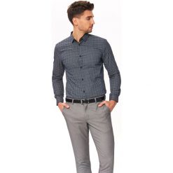 KOSZULA WE WZÓR TALIOWANA. Koszule męskie marki TOP SECRET. W wyprzedaży za 39.99 zł.