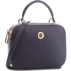 Torebka TOMMY HILFIGER - Th Core Crossover AW0AW05653 413. Niebieskie torebki do ręki damskie Tommy Hilfiger, ze skóry ekologicznej. Za 549.00 zł.