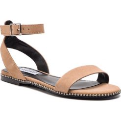 Sandały STEVE MADDEN - Salute SM11000406-03002-947 Blush Suede. Brązowe klapki damskie Steve Madden, z aplikacjami, ze skóry ekologicznej, bez obcasa, na obcasie, bez zapięcia. W wyprzedaży za 299.00 zł.