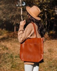 Skórzana torebka DAN-A T379 camel. Brązowe torebki do ręki damskie DAN-A, bez wzorów, ze skóry, bez dodatków. Za 399.99 zł.