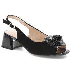 Sandały damskie S.Barski, a stabilnym obcasie z odkrytym noskiem i regulowanym paskiem wokół pięty ozdobione efektowną aplikacją w czarnym połyskując. Czarne klapki damskie S.BARSKI, z aplikacjami, bez obcasa, na obcasie, bez zapięcia. Za 329.00 zł.