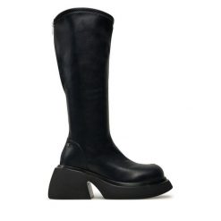 Kozaki GOE. Czarne kozaki damskie GOE, bez obcasa, na słupku. Za 499.99 zł.