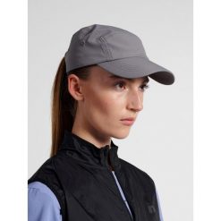 Czapka 5-panelowa Newline. Szare czapki i kapelusze damskie Newline, bez wzorów. Za 157.50 zł.