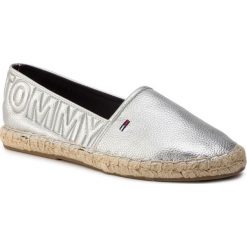 Espadryle TOMMY JEANS - Shiny Metallic Espadrille EN0EN00453 Silver 000. Espadryle damskie marki Tommy Jeans. Za 299.00 zł.