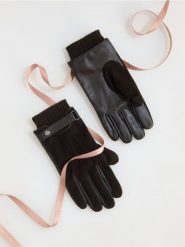 Skórzane rękawiczki z łączonych materiałów - ciemnobrązowy. Brązowe rękawiczki męskie Reserved, bez wzorów, z materiału. W wyprzedaży za 79.99 zł.