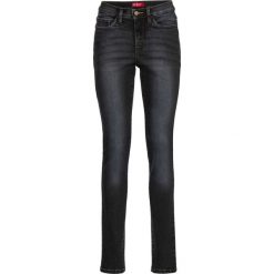 Dżinsy wyszczuplające sylwetkę SLIM bonprix czarny. Jeansy damskie marki bonprix. Za 149.99 zł.