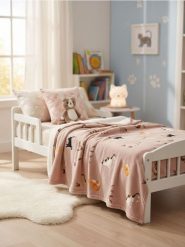 Koc w koty - różowy. Czerwone kocyki dla dzieci Sinsay. Za 29.99 zł.