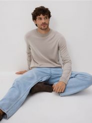 Wiskozowy sweter - beżowy. Brązowe swetry przez głowę męskie Reserved, l, bez wzorów, z wiskozy, bez kołnierzyka. Za 119.99 zł.