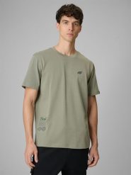 4F T-shirt regular z nadrukiem męski - oliwkowy M. Brązowe t-shirty męskie 4f, m, bez wzorów, z materiału, klasyczne, bez kołnierzyka. Za 79.99 zł.